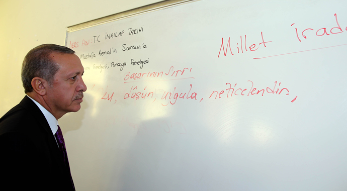 Erdoğan başarısının sırrını tahtaya yazdı!