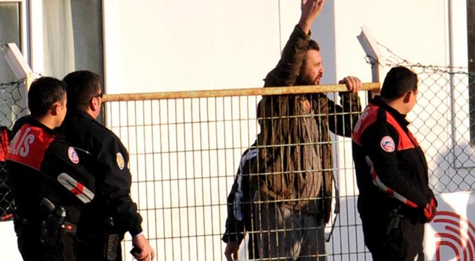 Nejat İşler'e polis engeli