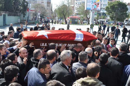 Oğlunun fotoğrafını elinden düşürmedi