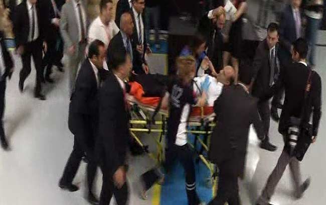 Bakan Fikri Işık fenalaştı, ambulansa taşındı