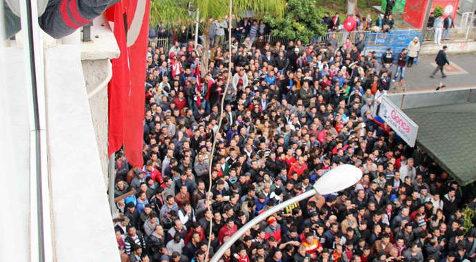 Fethiye'de gerginlik! HDP tabelası yerine Türk bayrağı asıldı