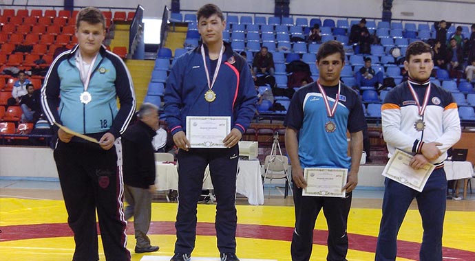 Okulları için ter döktüler