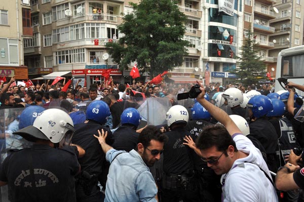 Kırşehir'de şehit cenazesi öncesi tehlikeli gerginlik