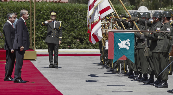 Erdoğan'dan güneşte bekleyen askere talimat
