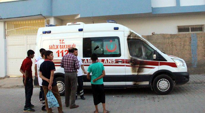 PKK İpek Yolu'nu kapattı, ambulans yaktı