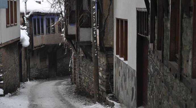 600 yıllık Osmanlı köyü, karla ayrı güzel