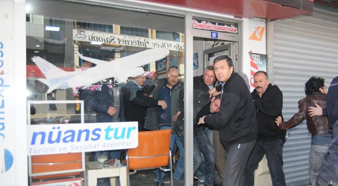Boşanma davası açan eşini vurdu, halk linç etmek istedi