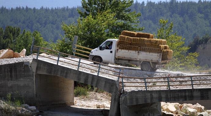 Muğla'daki bu köprü yürekleri ağza getiriyor!