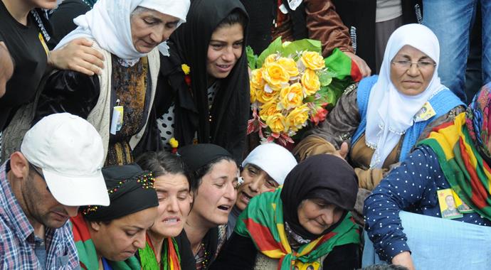 Suriye'de IŞİD'le çatışırken ölen 2 YPG'li Hakkari'de toprağa verildi