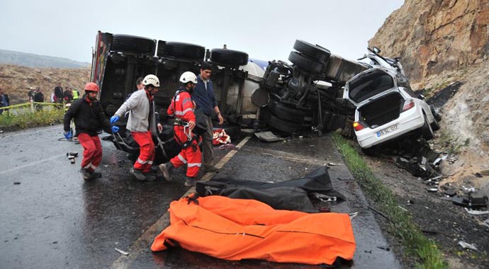 Şanlıurfa'da katliam gibi kaza, 13 ölü, çok sayıda yaralı var