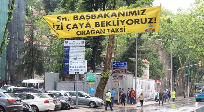 Başbakan Erdoğan taksicilerin çay davetini kırmadı
