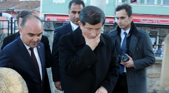 Başbakan Davutoğlu'ndan türbe ziyaretleri