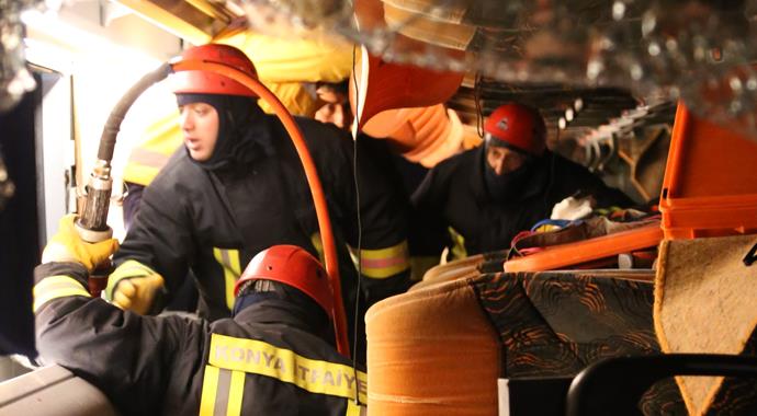 Konya'da yolcu otobüsü devrildi: 25 yaralı