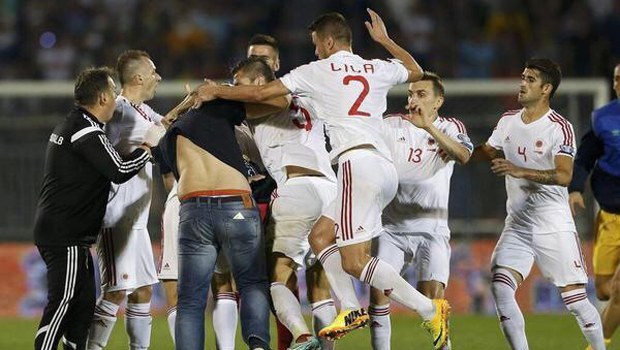 Putin futbola el attı!