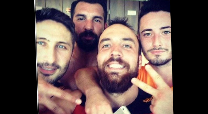 Galatasaray'da kadro dışı selfie'si!