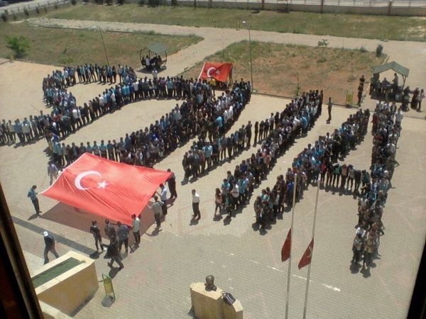Öğrenciler 'SOMA' için bedenlerini ortaya koydular
