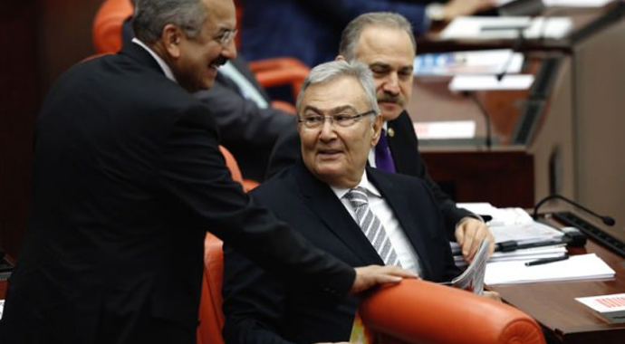 Deniz Baykal 1677 gün sonra o koltukta