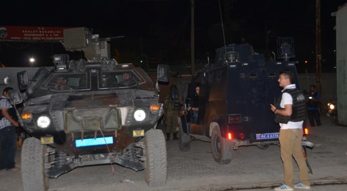 PKK, Ağrı'da nöbet kulübelerine saldırdı