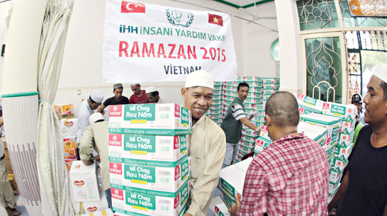 Vietnam 18:23 Ho Chi Minh için iftar vakti