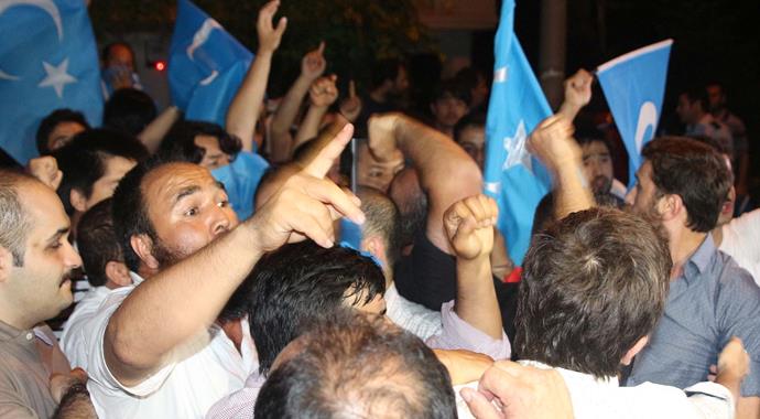 Eylemlerin hedefi Çin ziyaretini provoke etmek
