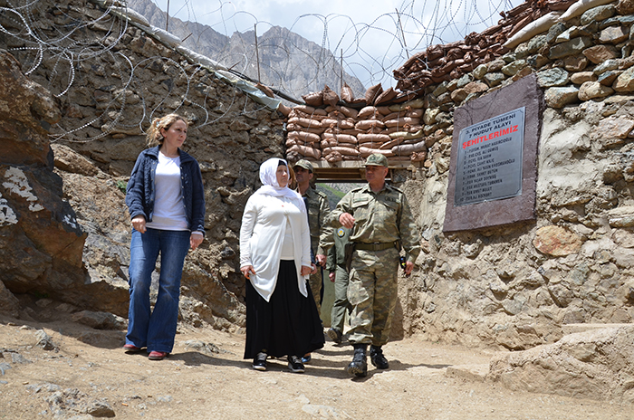 Oğlunun şehit edildiği mevzide barış mesajı
