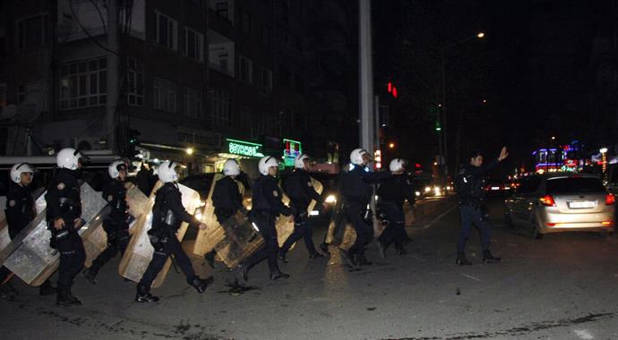 Diyarbakır'da polise bombalı saldırı