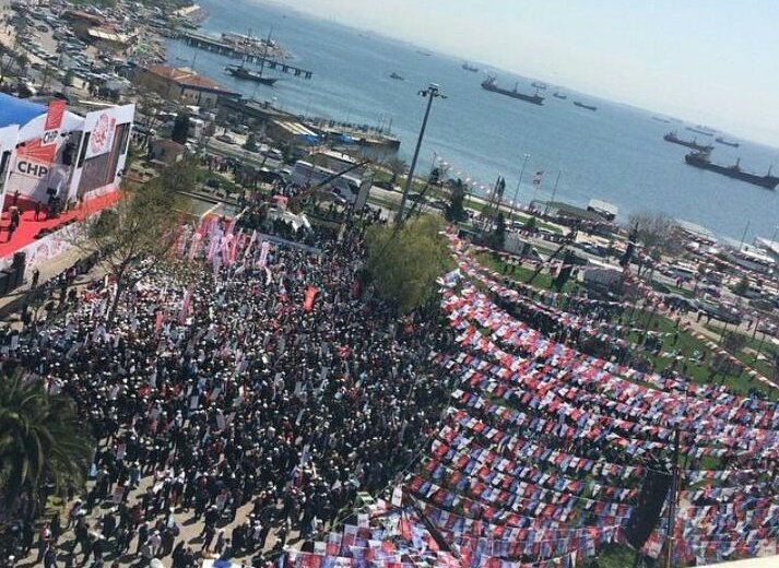 CHP'ye  ilk mitinginde soğuk duş!