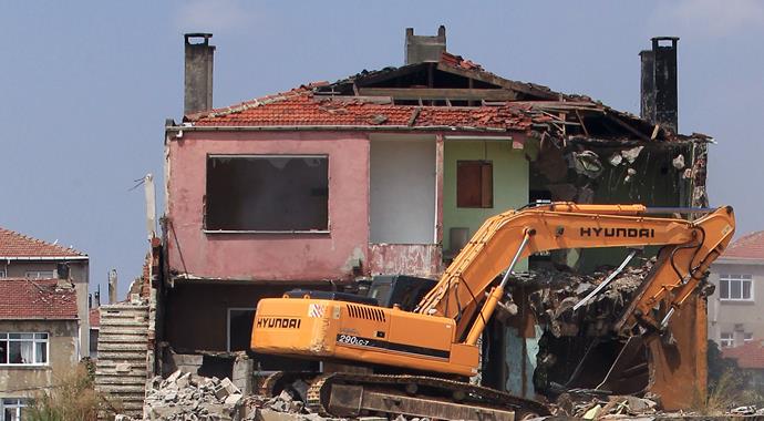 Fikirtepe'deki sembol binayı sonunda yıktılar
