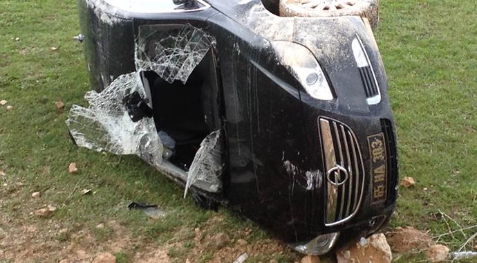 Belediye başkanının makam aracı şarampole uçtu: 3 yaralı
