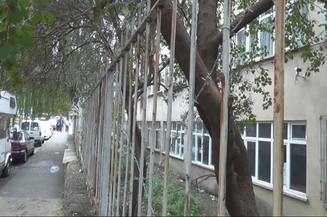 Öğrenciler kaçmasın diye bakın ne yaptılar?