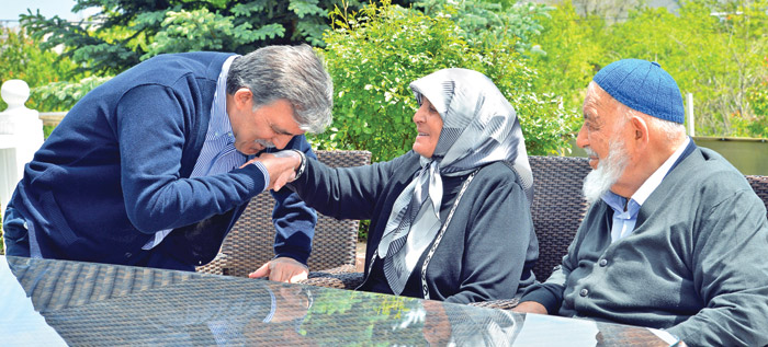 Anne gibi yâr olmaz! Gül, baba ocağında