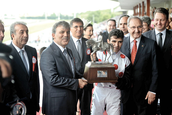 Blaze To Win uçtu! 2.35.04'lük dereceyle kazandı