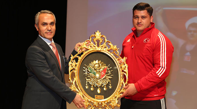 Güreşin Yıldızları Başakşehir'de parladı