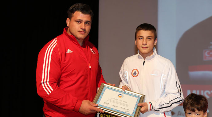 Güreşin Yıldızları Başakşehir'de parladı