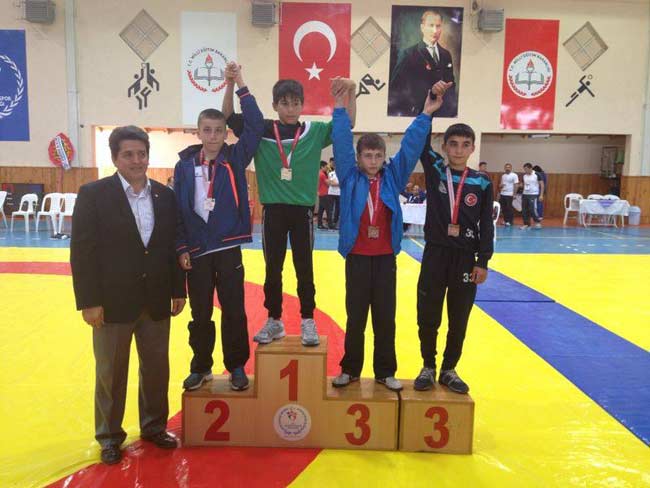 Geleceğin şampiyonları minderin tozunu attırdı