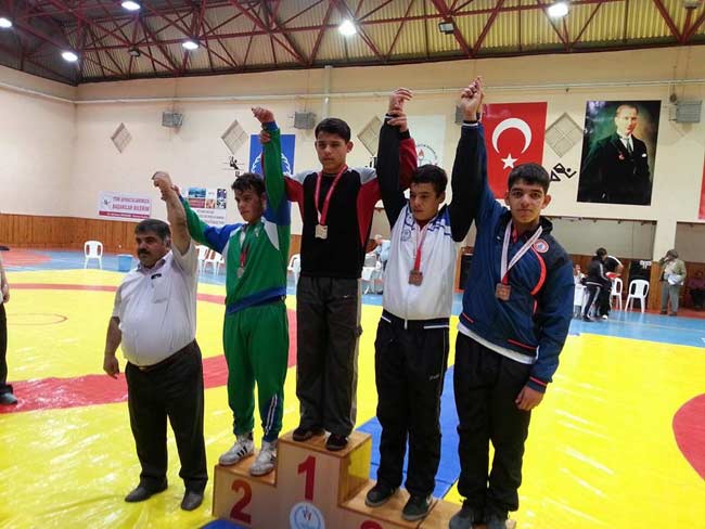 Geleceğin şampiyonları minderin tozunu attırdı