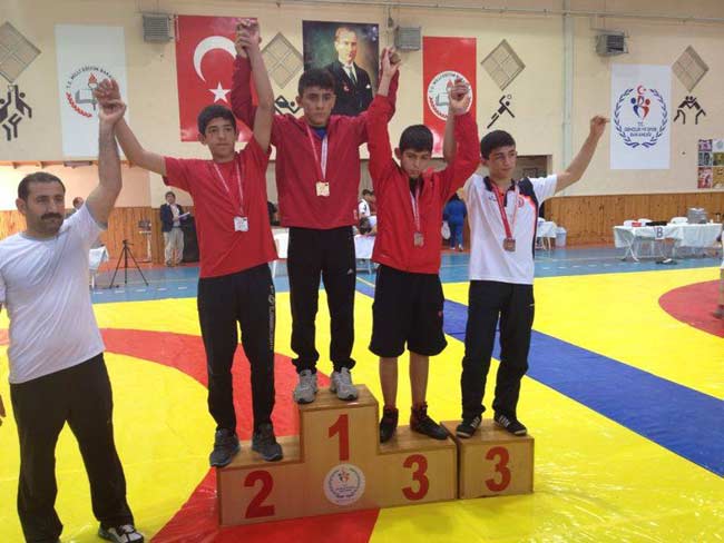 Geleceğin şampiyonları minderin tozunu attırdı