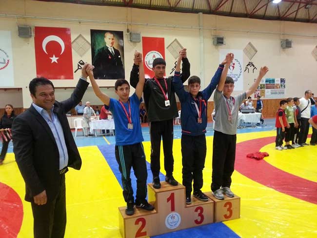 Geleceğin şampiyonları minderin tozunu attırdı