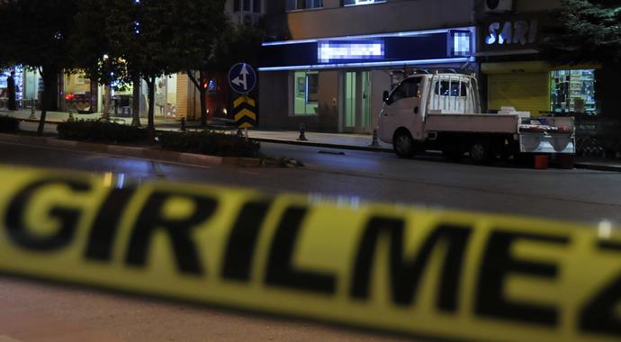 Gölcük'te soyguncu banka çalışanlarını rehin alındı