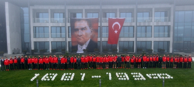 Milliler Ata'yı andı