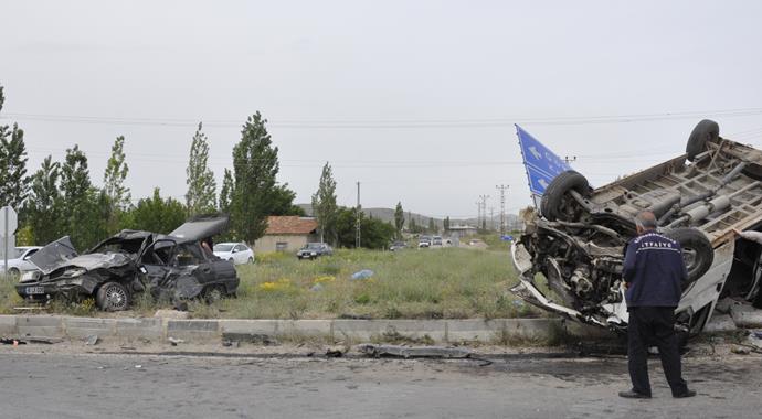 Kahramanmaraş'ta öğrenci servisi devrildi: 16 yaralı