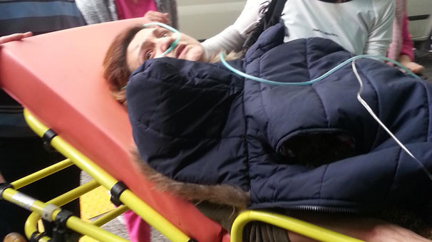 Uyuyan oğlunun boğazını kesip eşini yaraladı intihar etti