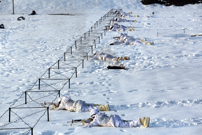 Komandoların kış tatbikatı nefes kesti