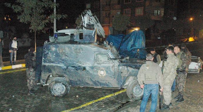 Hakkari'de zırhlı araç devrildi: 6 polis yaralı