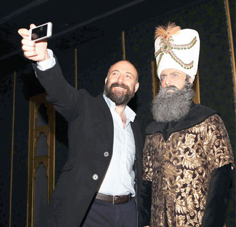 Halit Ergenç sakallarını bakın ne yaptı