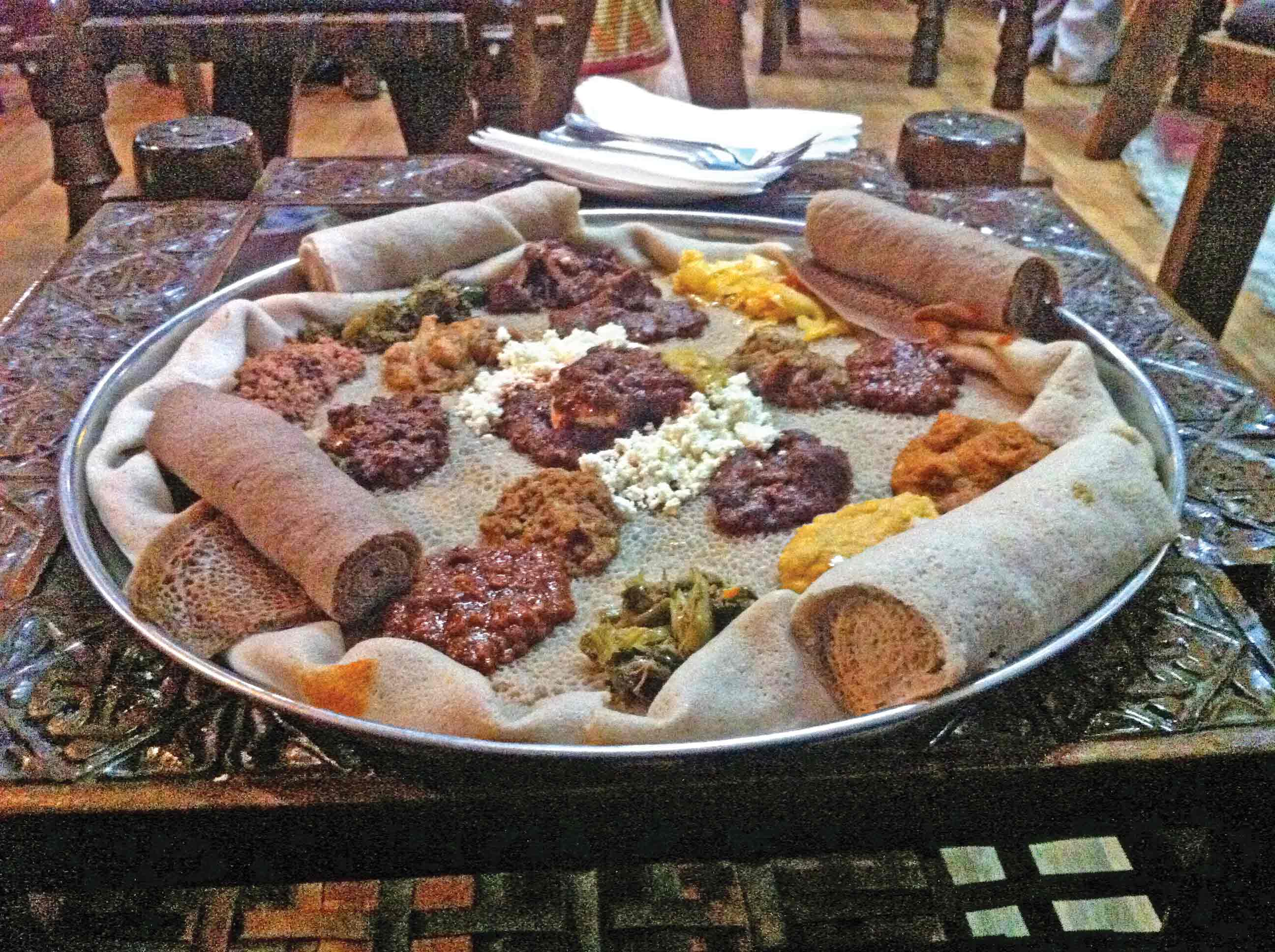 Fakir  ama mutlu