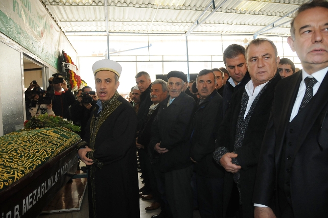 Hamza Hamzaoğlu'nun babası son yolculuğuna uğurlandı