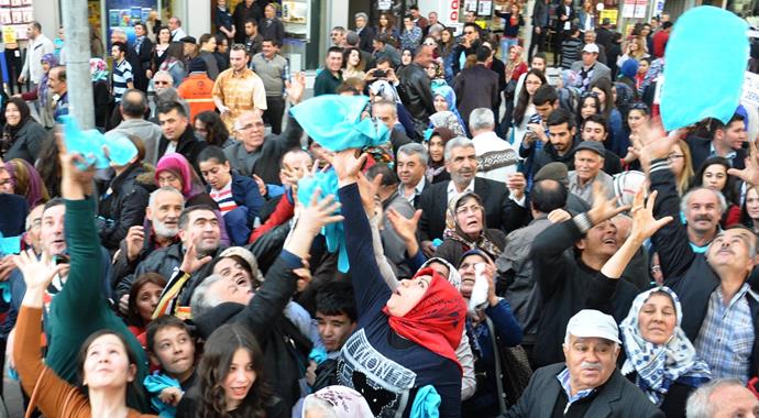 Havlu ve bornoz savaşında izdiham!