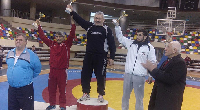 İBB Başakşehir güreş takımından çifte şampiyonluk