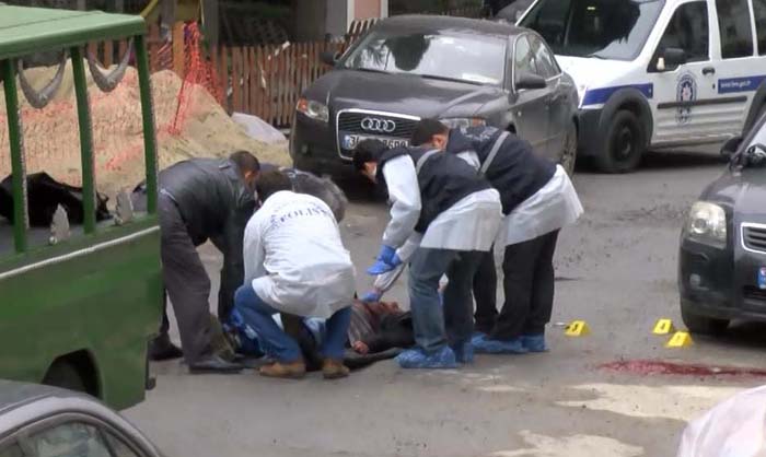 Esenyurt'ta silahlı çatışma, 3 ölü 1 de yaralı var